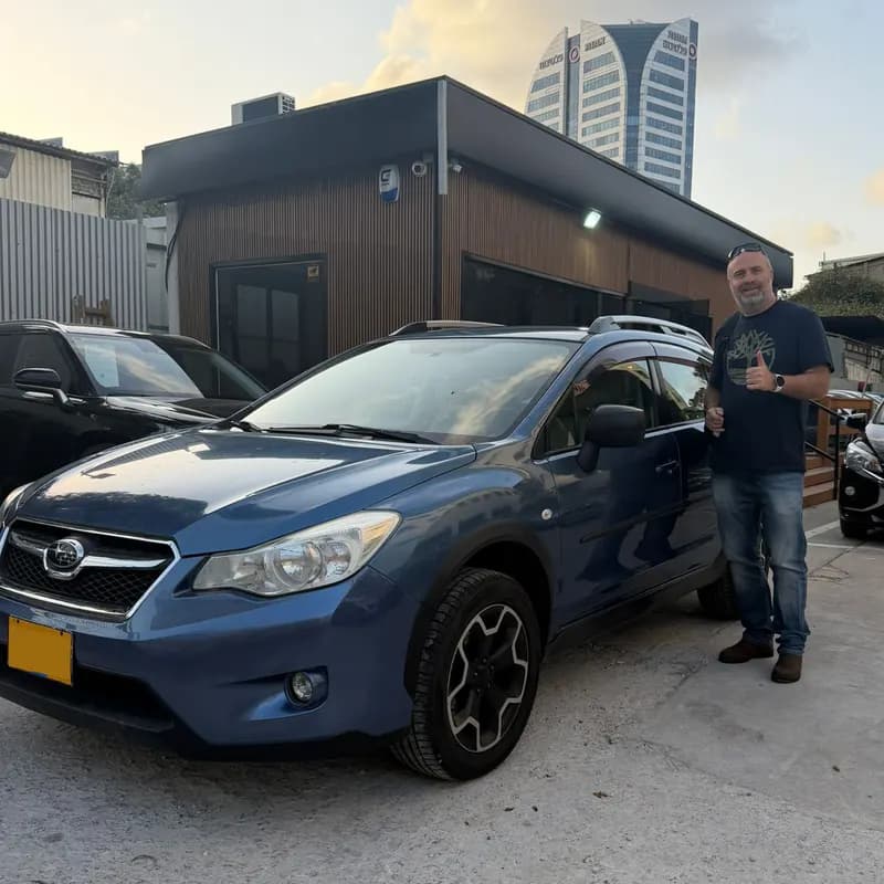 לקוח של מיכאל קארס מקבל את הרכב